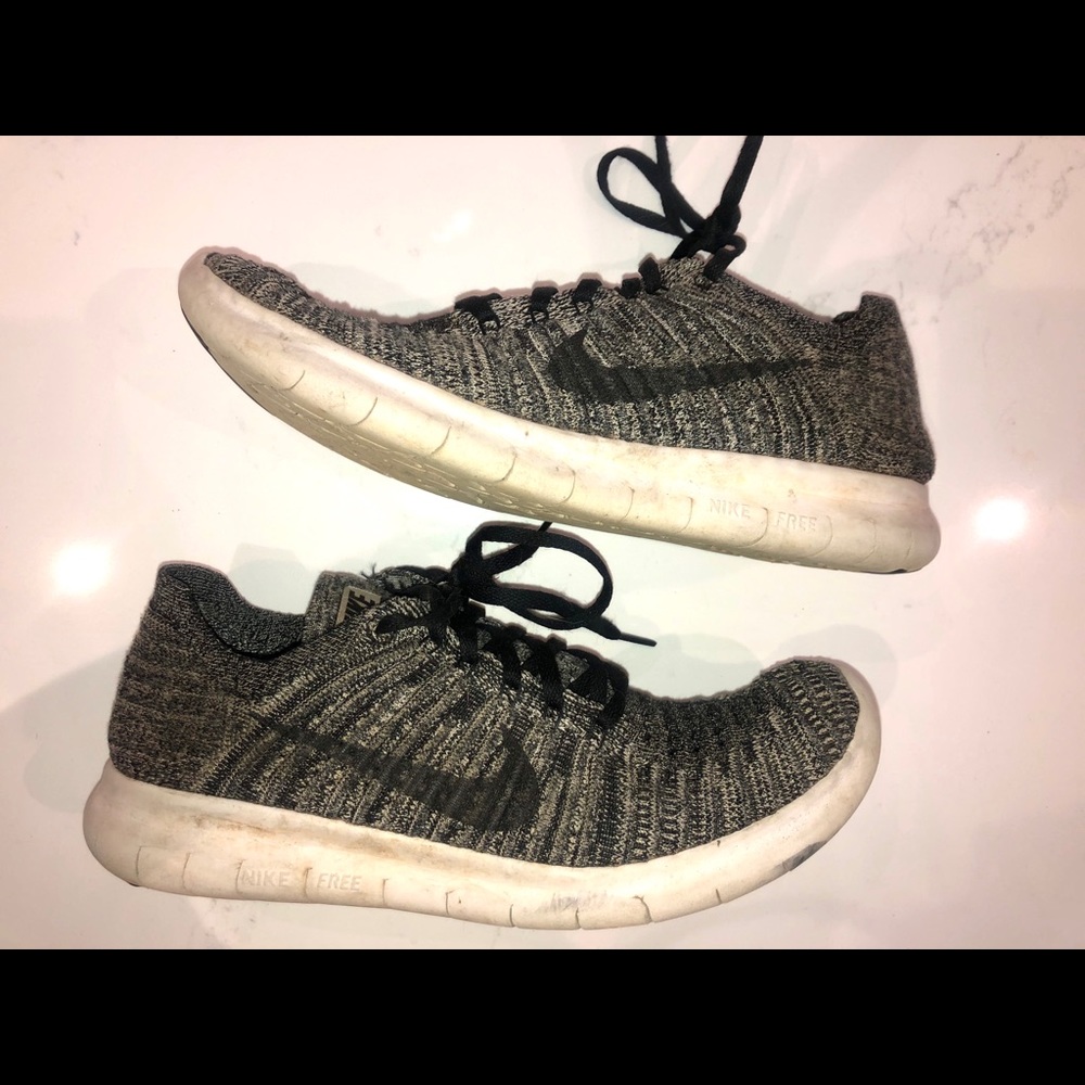 Nike Free run Fly Knit shoes! (size 9)